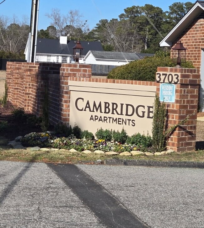 Building Photo - 3703 Southborough Rd