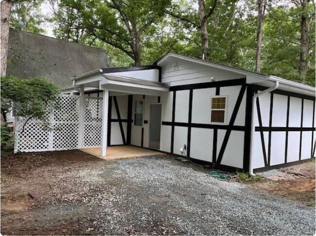 Foto del edificio - 115 Wild Primrose Ln