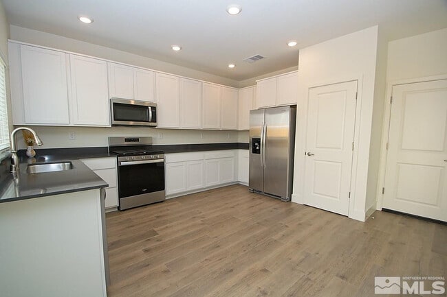 Building Photo - 7885 Taconite Dr