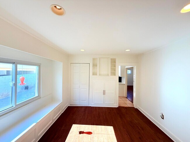 Foto del edificio - 4447 Lockwood Ave