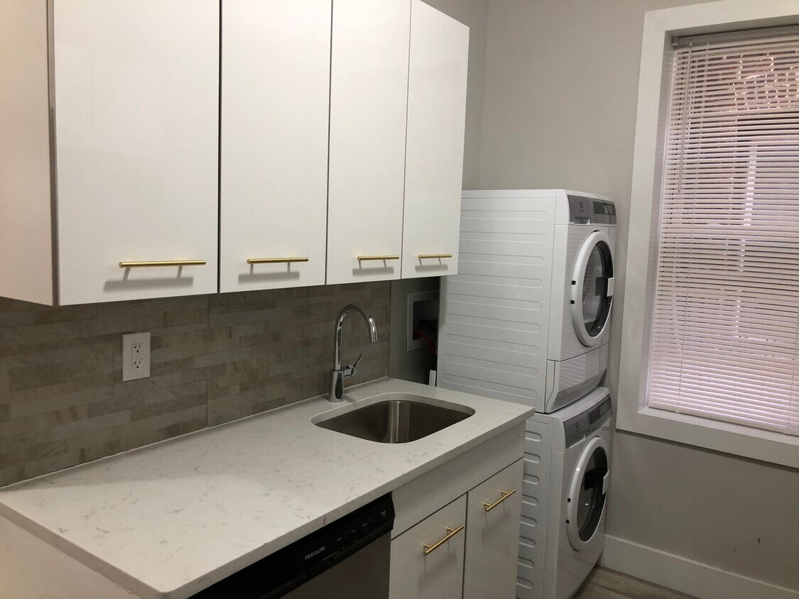 Foto principal - 120 Roosevelt Ave