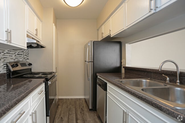 663 sq.ft. 1 bed/1 bath - Landmark at Alamo Heights