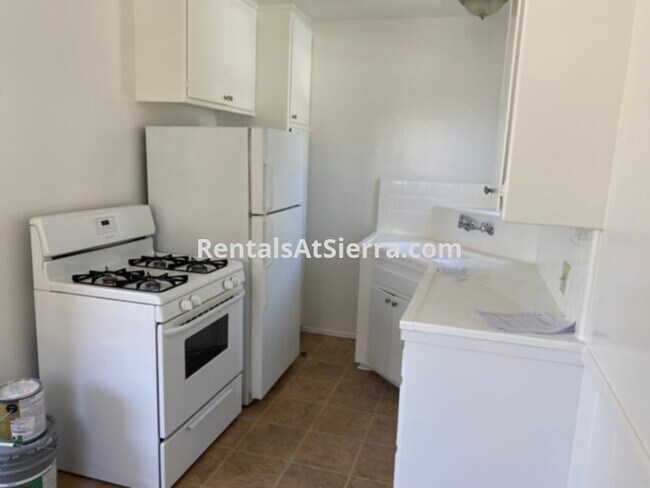 Foto del edificio - 2337 Montrose Ave