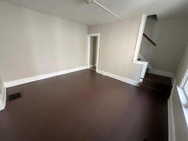 Building Photo - Cozy 3-Bed/1-Bath Duplex: Columbus Living ...