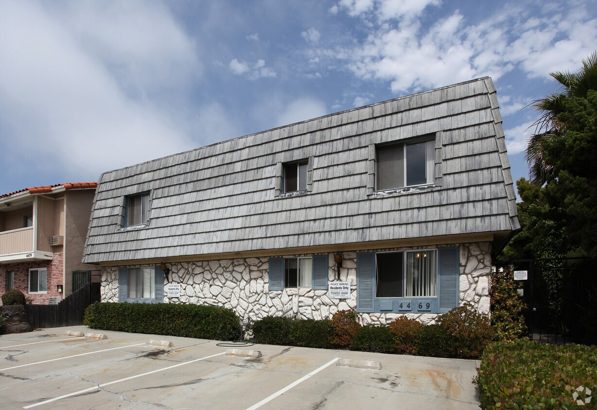 Building Photo - 4469 Kansas St