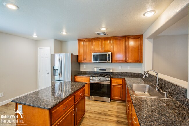 Foto del edificio - Spacious and Beautiful 3Bdm 2.5Ba!