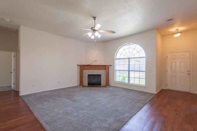 Foto del edificio - 17405 Bronze Ln