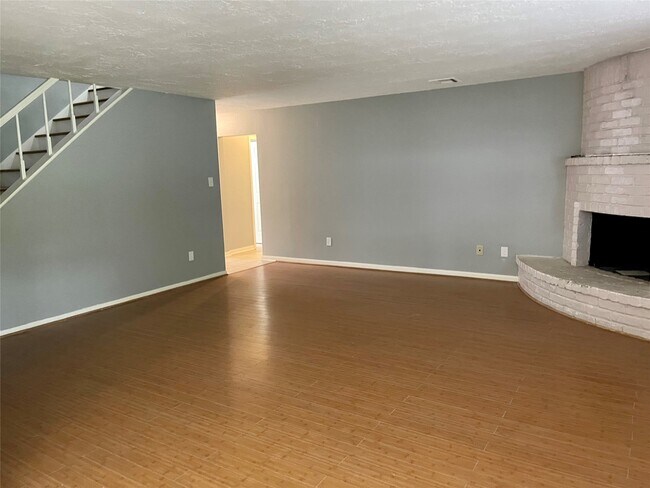 Building Photo - 15803 Baytree Dr