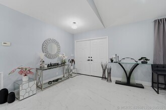 Building Photo - 606 Juniper Pl