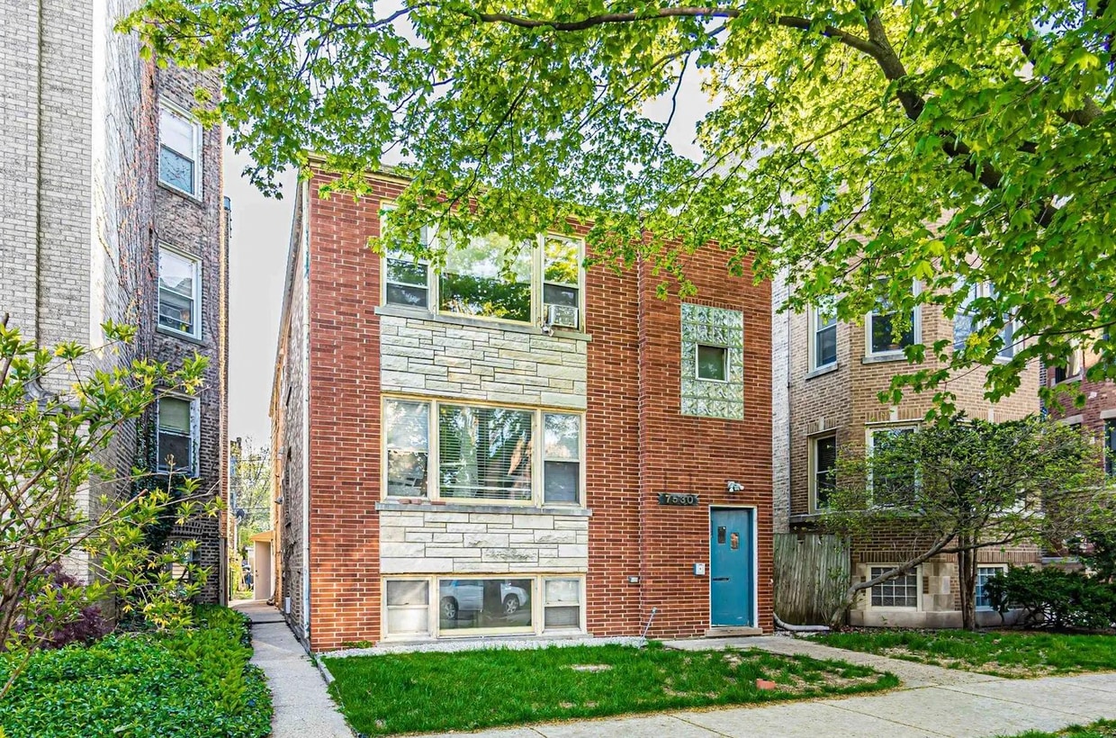 Primary Photo - 7530 N Oakley Ave
