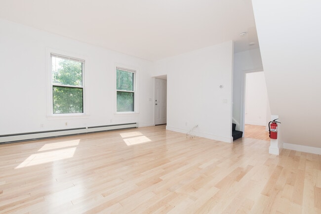 Building Photo - 513 Putnam Ave