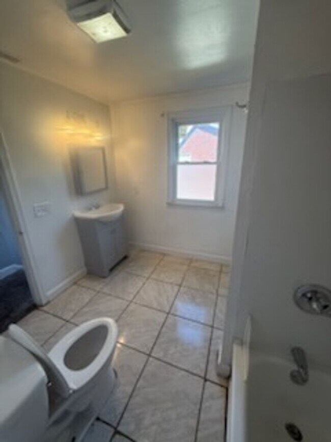 Foto del edificio - 1577 Tyler St