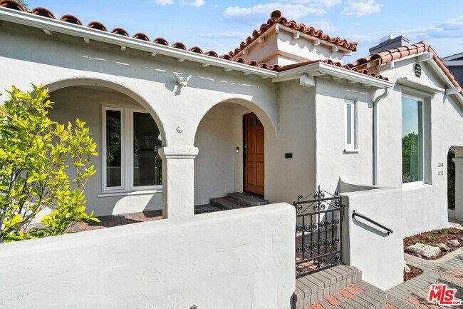 Foto del edificio - 2148 Prosser Ave