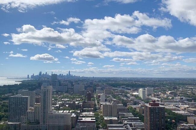 Foto del edificio - 5415 N Sheridan Rd