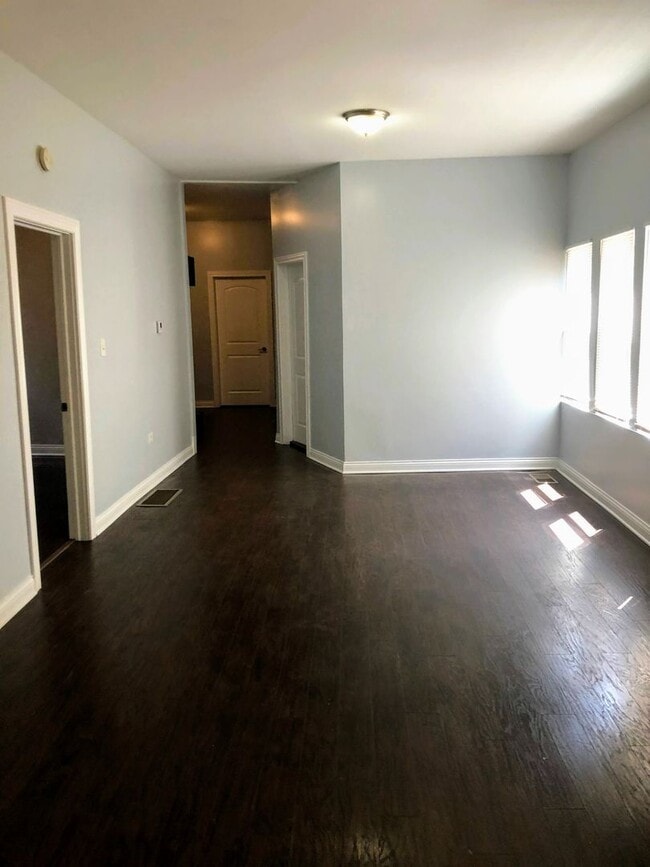 Building Photo - 6735 S Laflin St