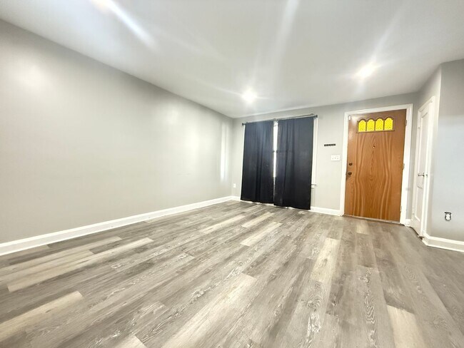 Building Photo - Three Bedroom home in Dundalk