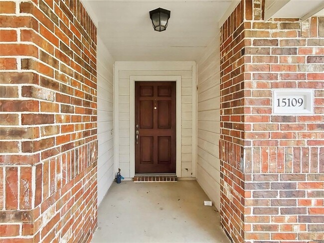 Foto del edificio - 15109 Fernhill Dr