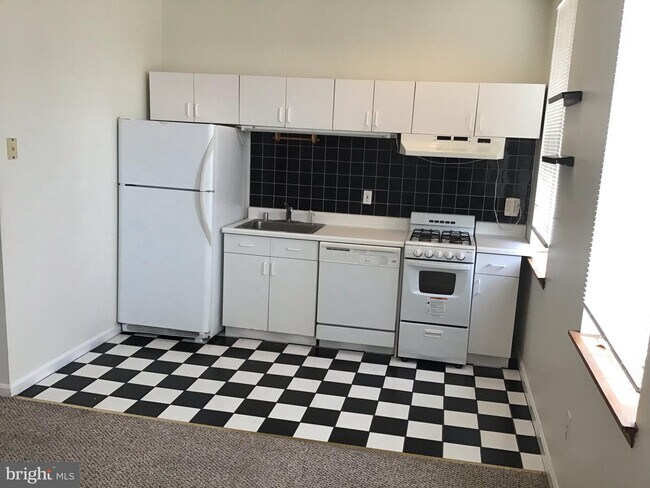 Building Photo - 2110 Fleet St