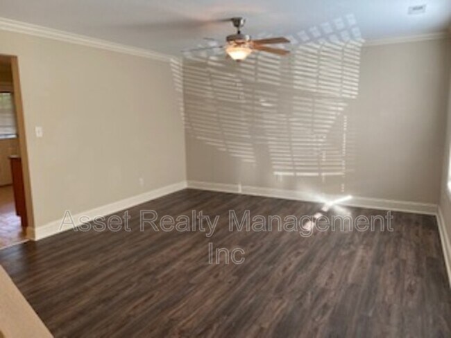 Foto del edificio - 4730 Forest Landing Way