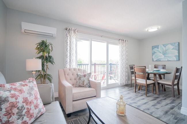 Building Photo - 24 Wellington St