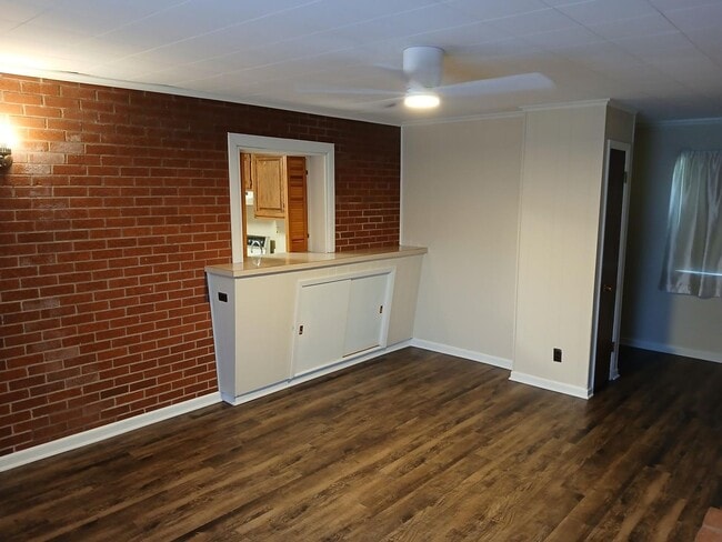 Building Photo - 2511 Meadow Dr