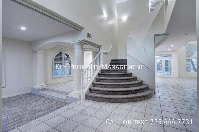 Building Photo - REMODELED GUARD GATED GOLF COURSE HOME W/ ...