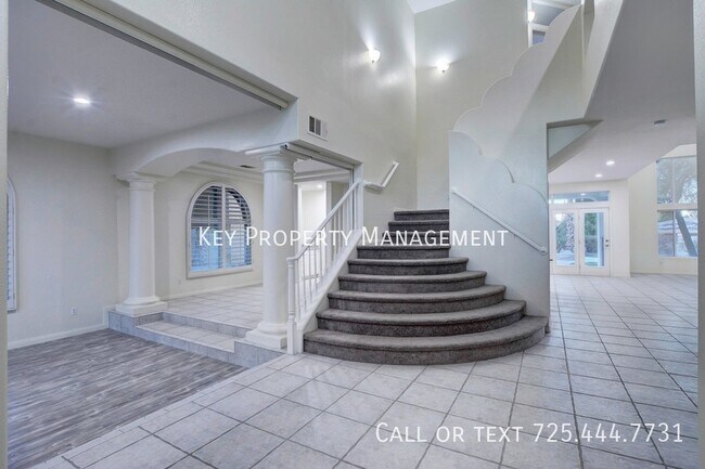 Foto del edificio - REMODELED GUARD GATED GOLF COURSE HOME W/ ...