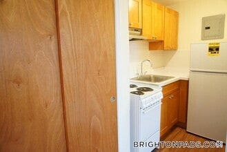 Building Photo - 164 N Beacon St