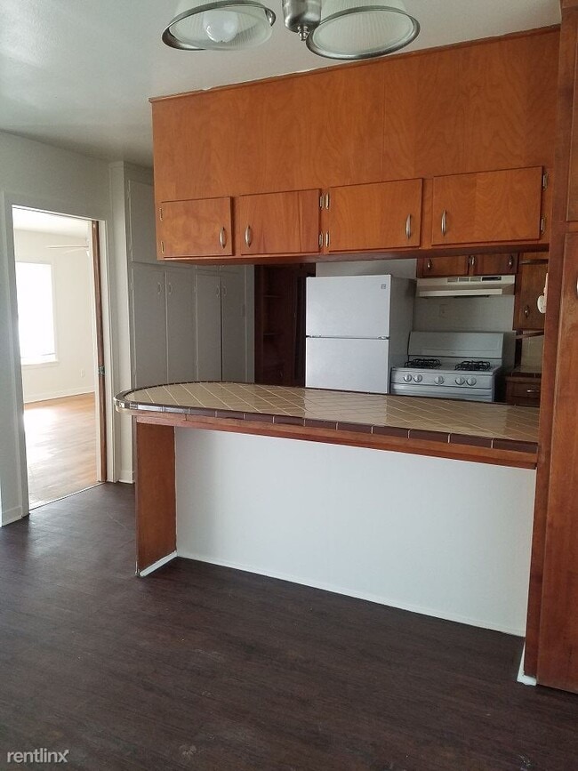 Building Photo - 3 br, 1.5 bath House - 1010 S Dexter Dr 10...