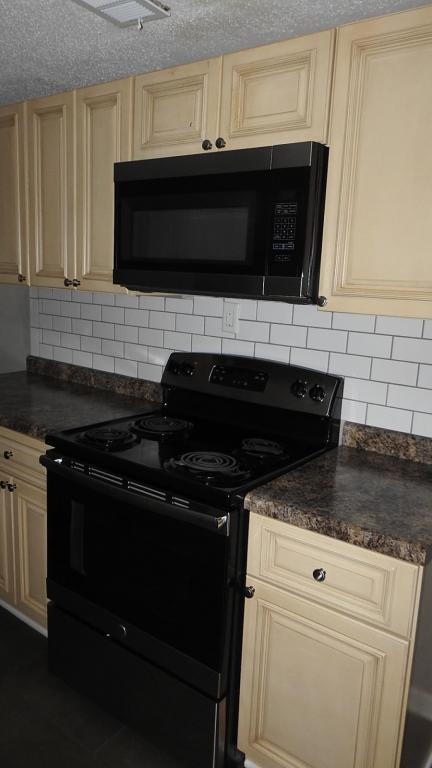 Building Photo - 425 N Morse Ave