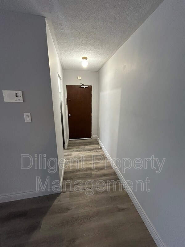 Photo du bâtiment - 200 Park Rd N