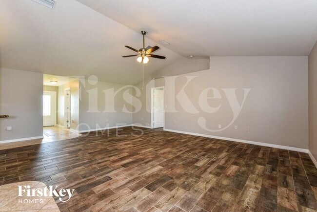 Building Photo - 1629 N Gator Cir