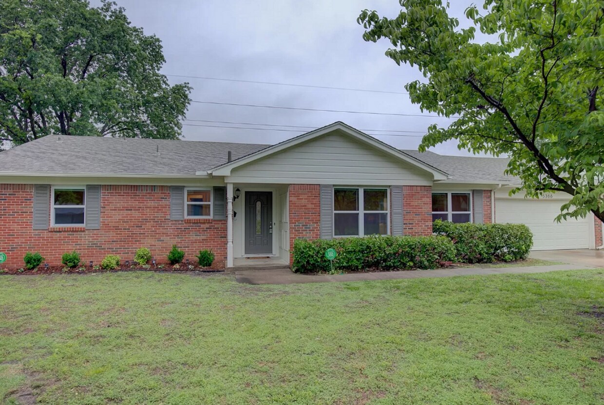 Primary Photo - 4 Bed / 3 Bath in Midtown!