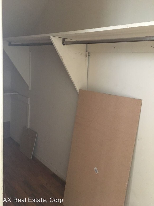 Building Photo - 8 Church St