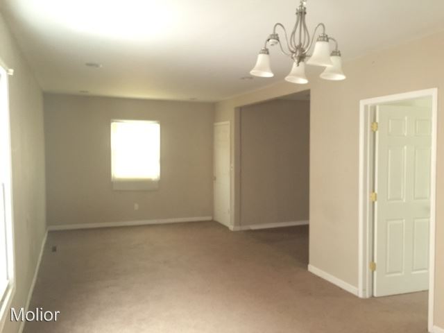 Primary Photo - 10 Langmeyer Ave