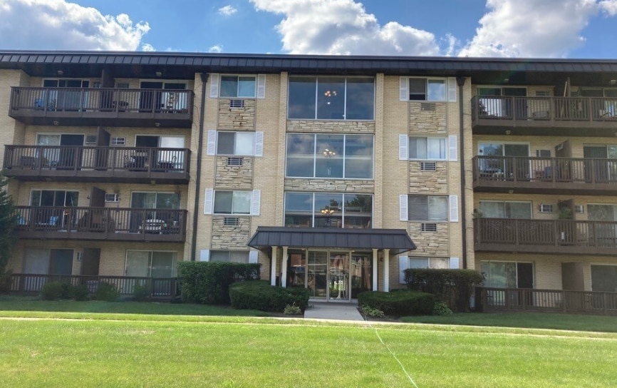 Primary Photo - 2226 S Goebbert Rd