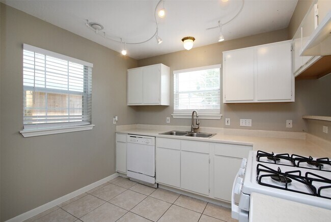 Foto del edificio - 9038 McGallion Rd