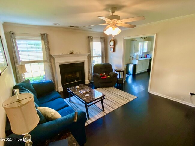 Building Photo - 1202 St Charles Cir