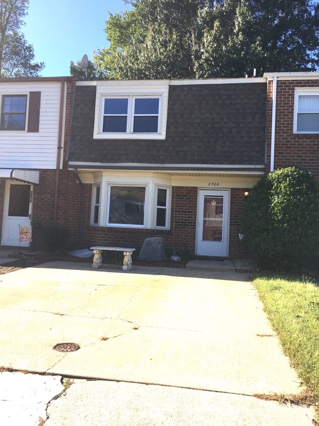 Primary Photo - 2506 Longleaf Ct