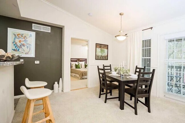 Foto del edificio - North Houston Living | Easy Commute & Comfort