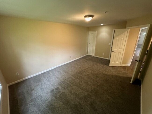 Building Photo - BELOW MARKET RENT!