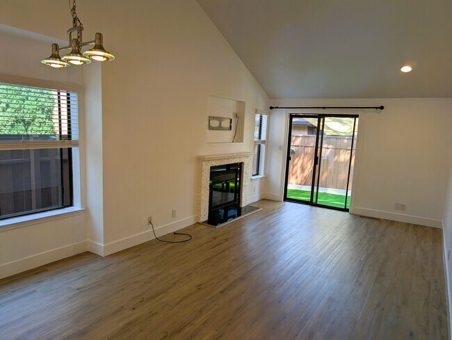 Photo - 206 Charter Oak Cir Townhome