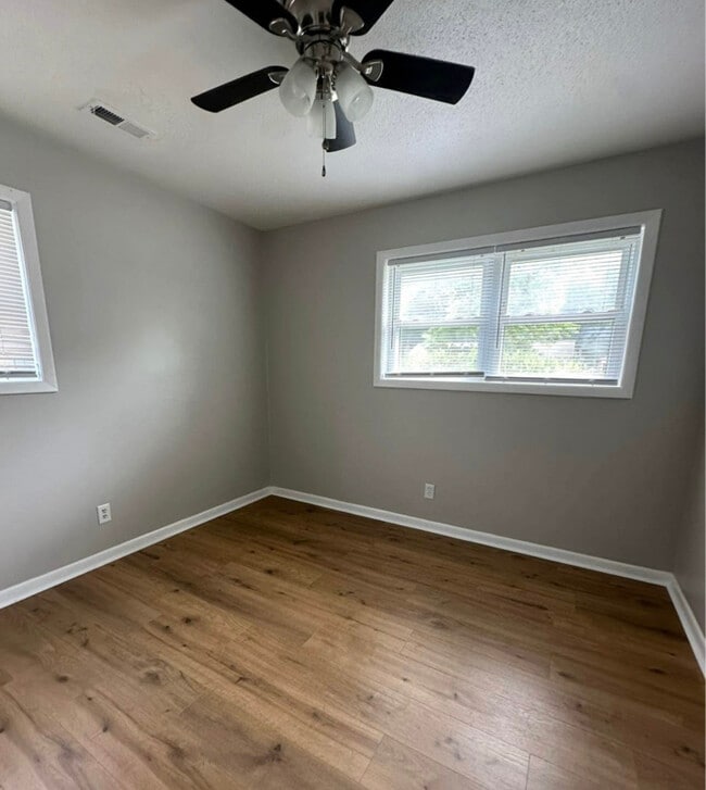 Foto del edificio - 1015 Routon Dr SW