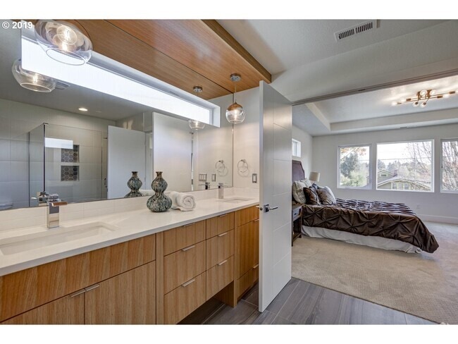 Building Photo - 2873 SE 41st Ave