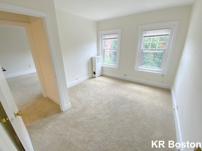 Building Photo - 21 Parkman St