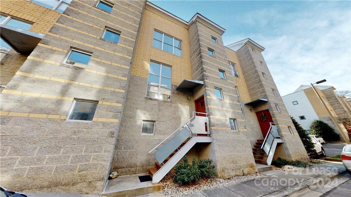 Foto principal - 2061 Atherton Heights Ln