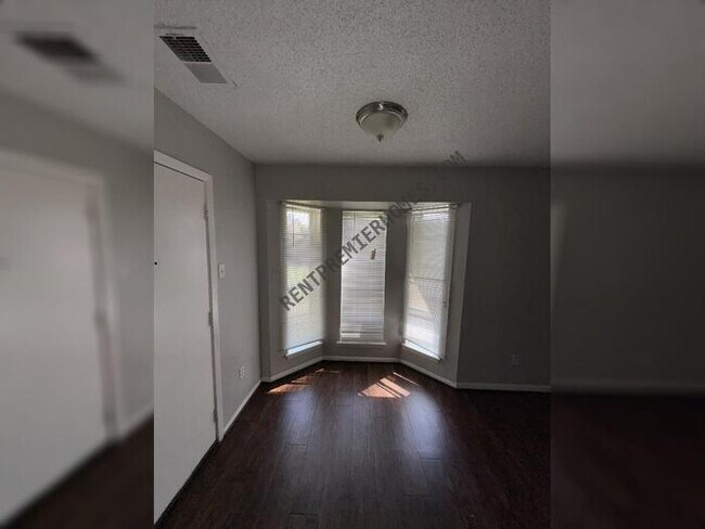 Foto del edificio - 9606 Hillis St
