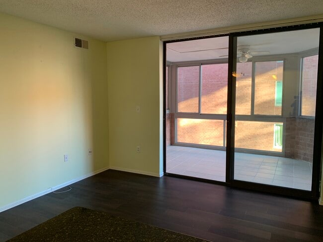 Foto del edificio - 1001 N Vermont St