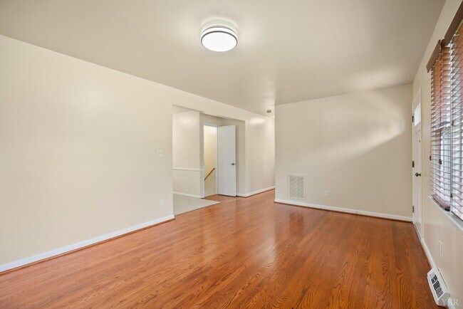 Foto del edificio - 106 Bryant Rd