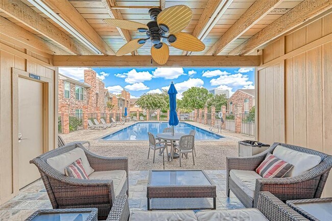 Building Photo - 2515 Bering Dr